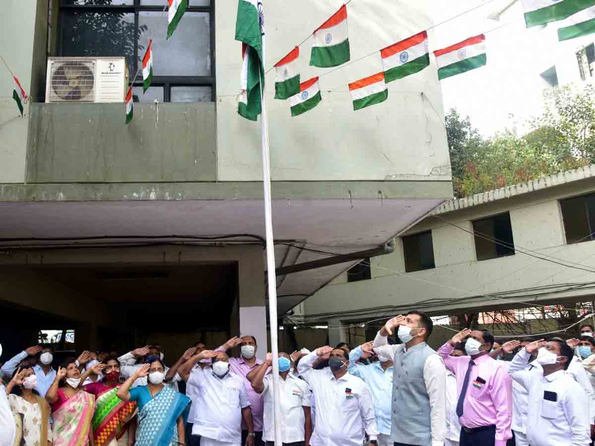 Rangareddy : కలెక్టరేట్‌లో గణతంత్ర వేడుకలు..