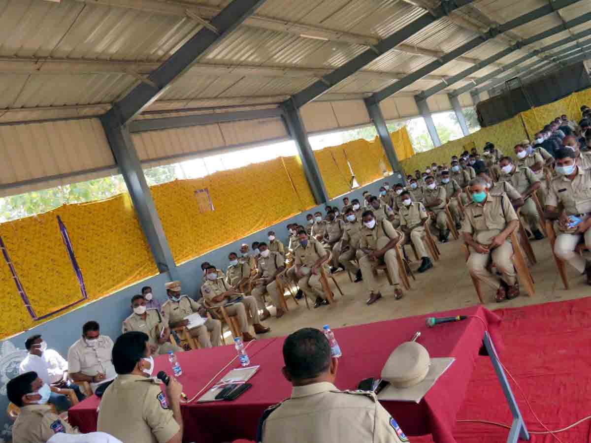 Vikarabad : పోలీస్ వ్యవస్థకు వెన్నెముఖలాంటివారు ఏఆర్‌ ఉద్యోగులు.. జిల్లా ఎస్పీ కోటిరెడ్డి