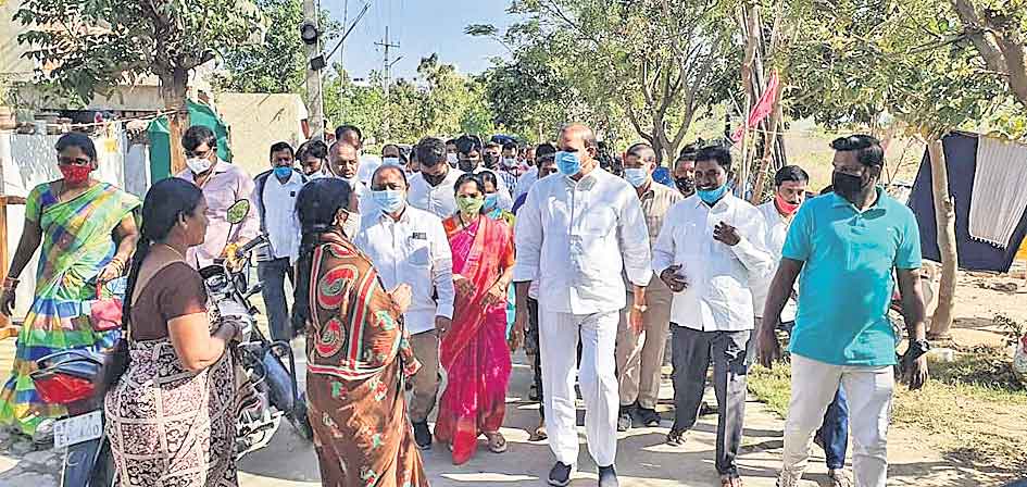 నియోజకవర్గంలో ముమ్మరంగా జ్వర సర్వే..