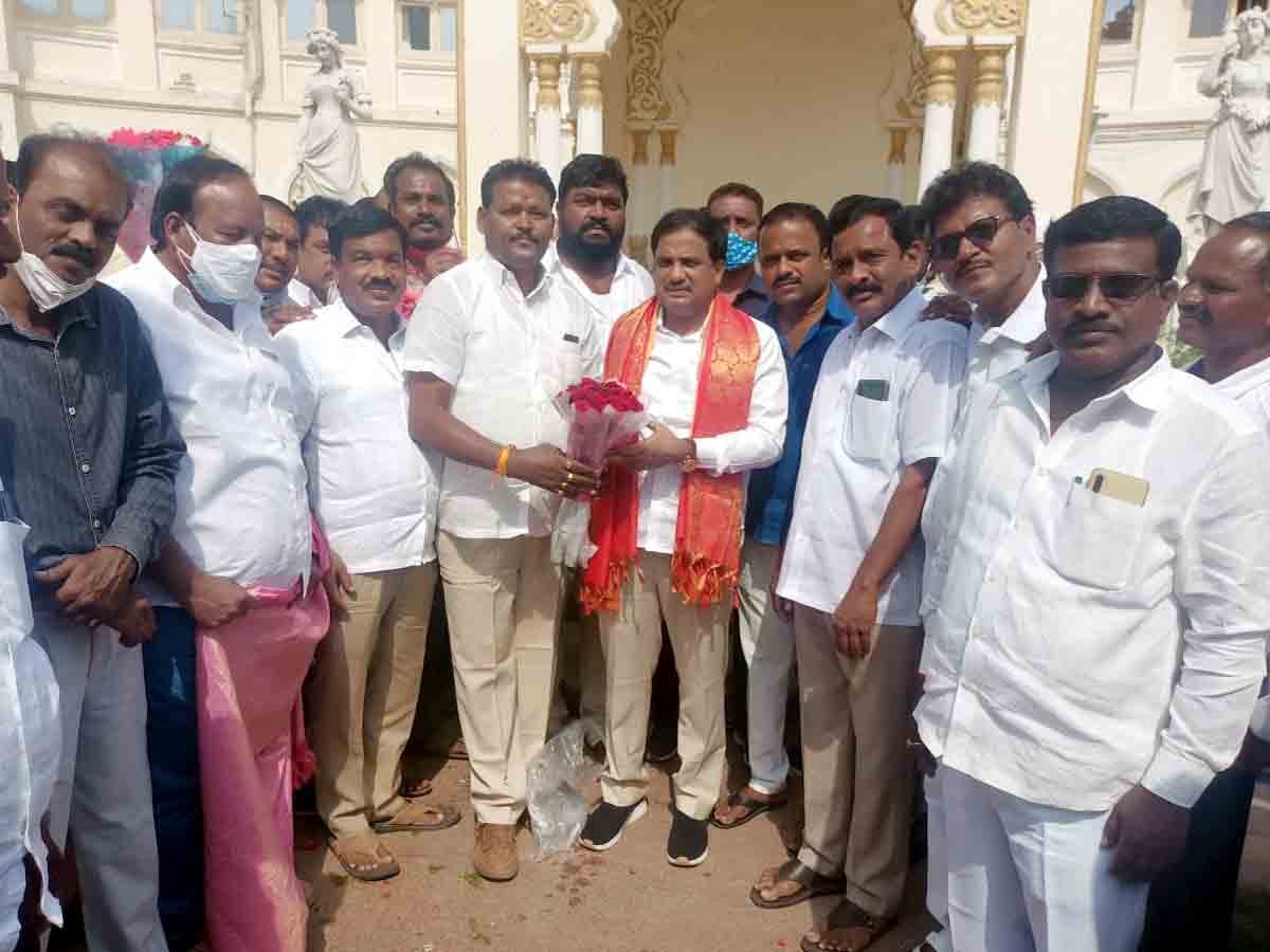Kadthal : ఎమ్మెల్సీ కసిరెడ్డి నారాయణరెడ్డికి శుభాకాంక్షలు వెల్లువ..