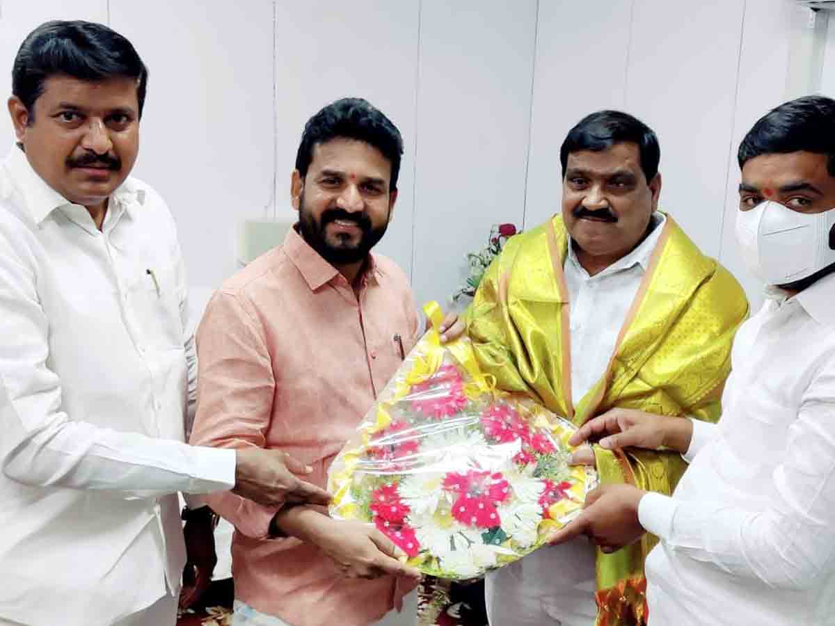 Shabad : ఎమ్మెల్సీలకు శుభాకాంక్షలు తెలిపిన డీసీసీబీ చైర్మన్‌ మనోహర్‌రెడ్డి