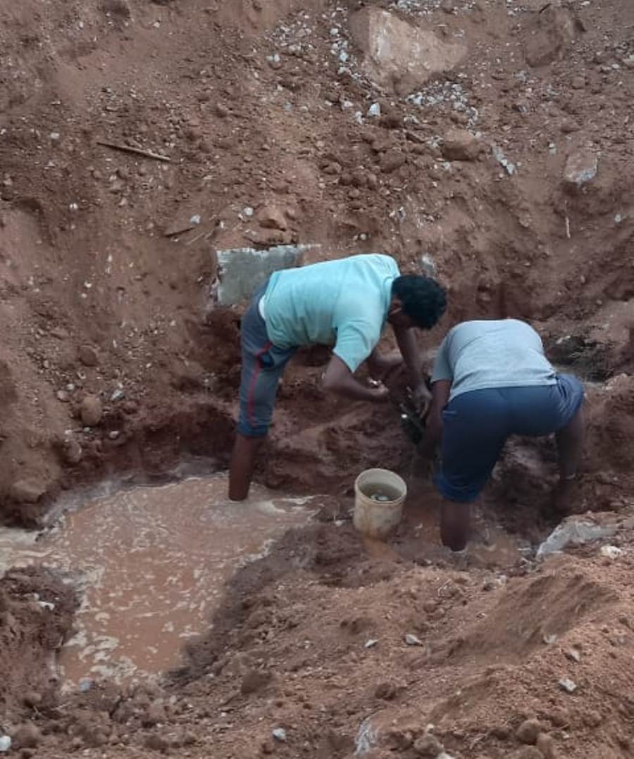 Mission bhagiratha | రోడ్డు వెడల్పులో మిషన్‌భగీరథ పైప్‌లైన్‌ కట్‌