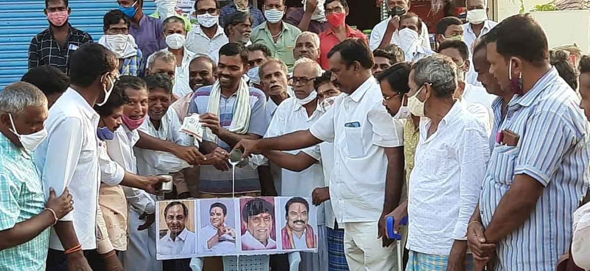 నేత కార్మికుల సంబురాలు