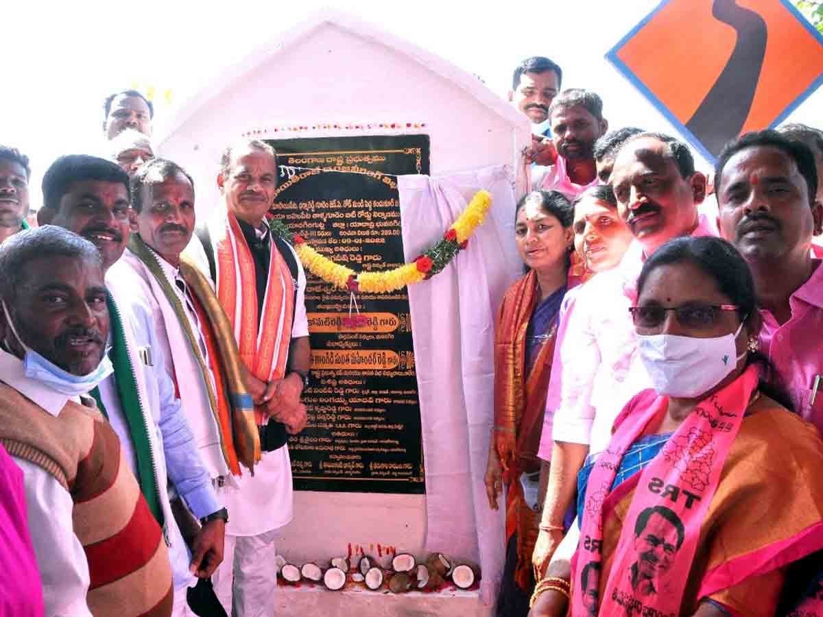 Yadagiri gutta : బీటీ రోడ్డు పనులకు శంకుస్థాపన..