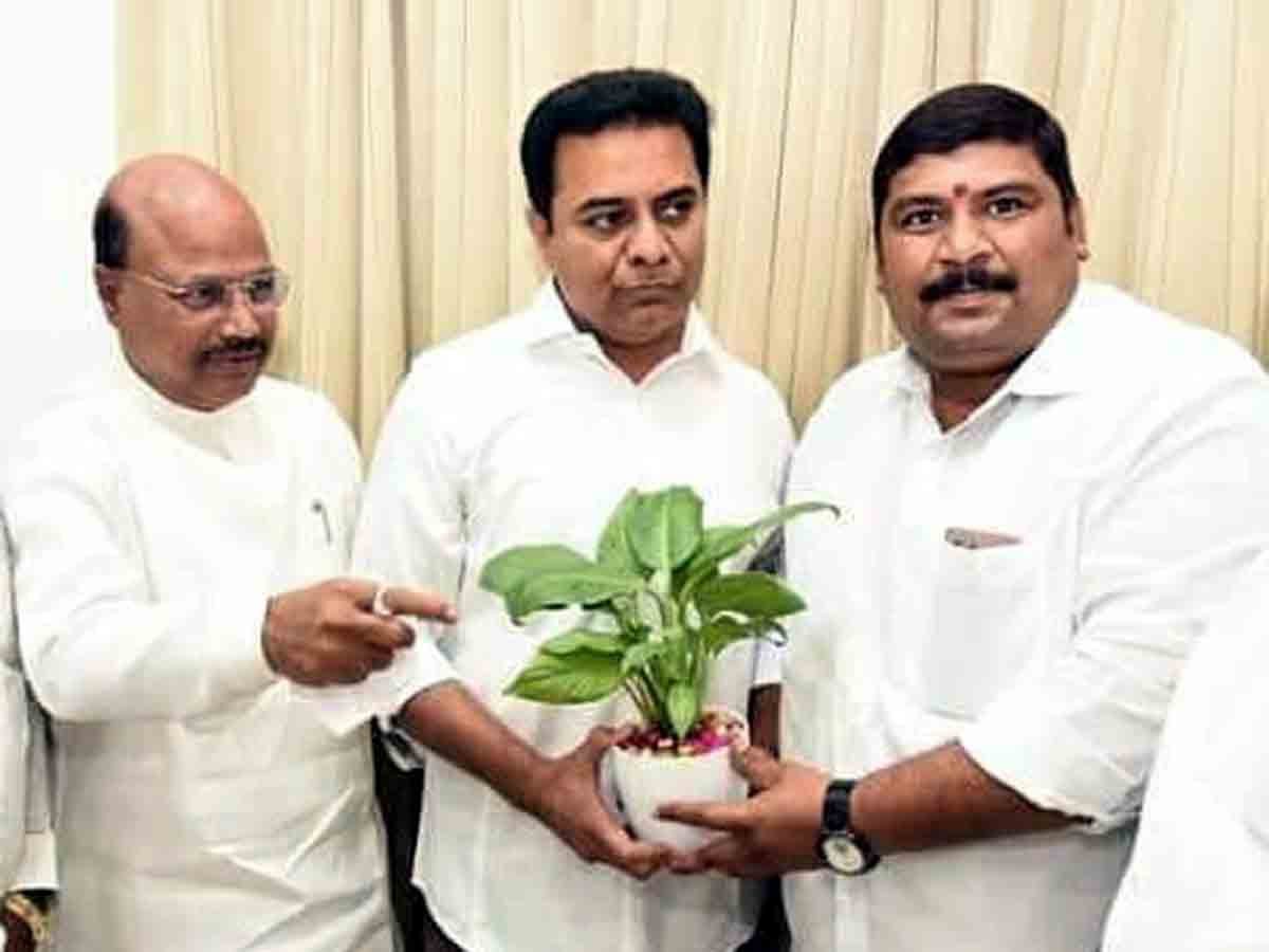 Yacharam : కేటీఆర్‌కు కలిసిన రమేశ్‌గౌడ్‌..