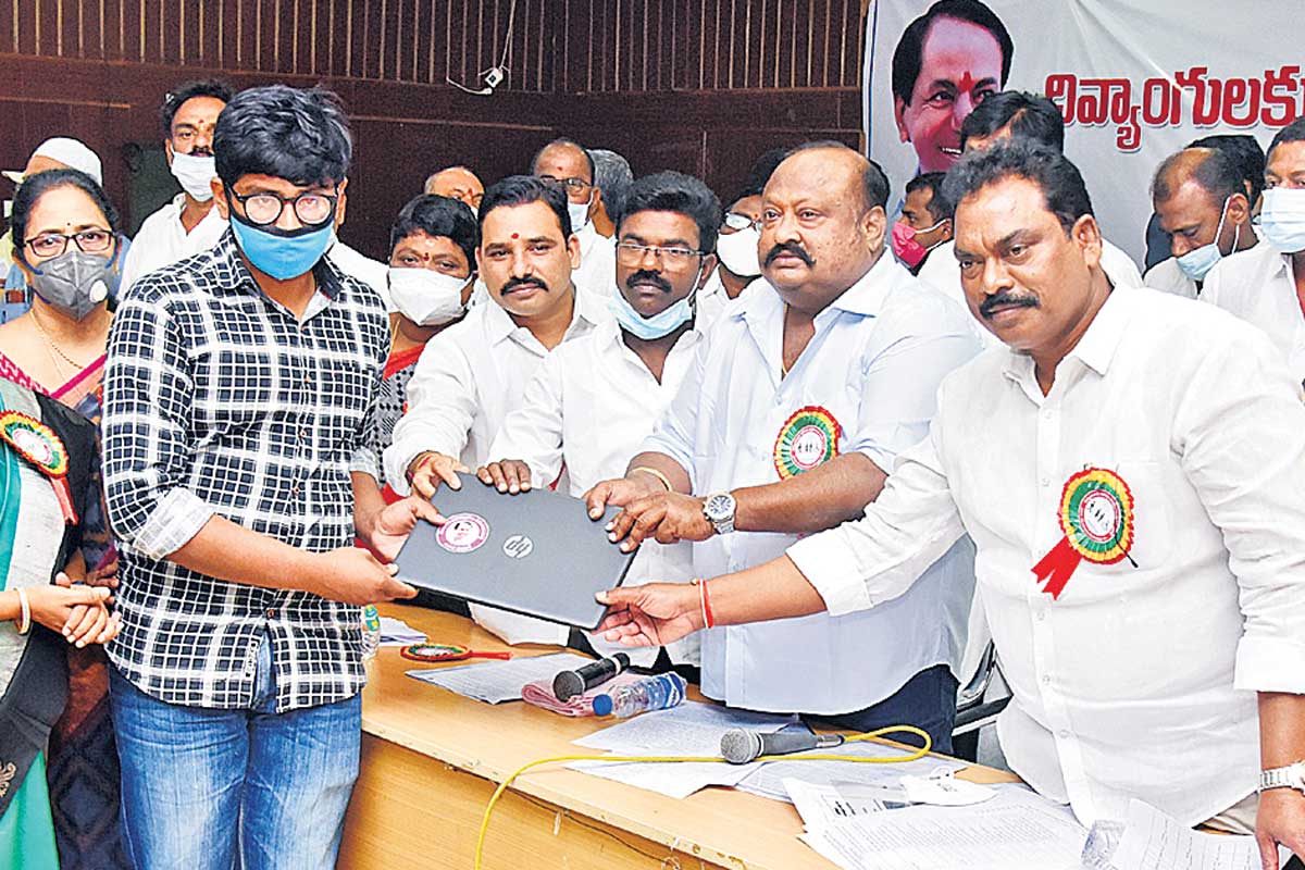 బీసీలకు త్వరలో ఆత్మగౌరవ భవనాలు