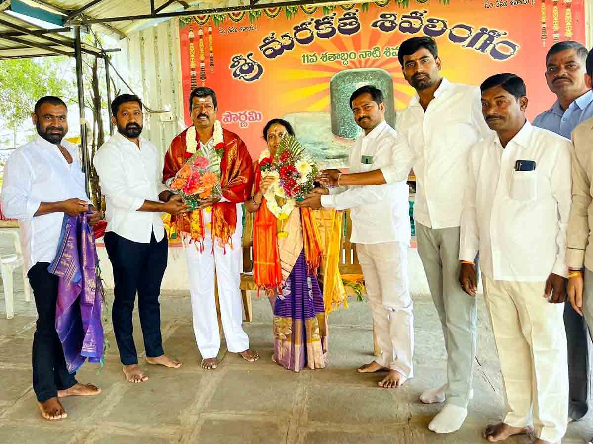 Shiva lingam : 11వ శతాబ్ధపు మరకత శివలింగాన్ని పూజించడం సంతోషకరం..