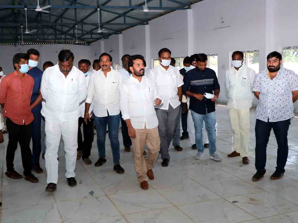 Vikarabad : పార్టీ కార్యాలయాన్ని సందర్శించిన ఎమ్మెల్యే ఆనంద్..