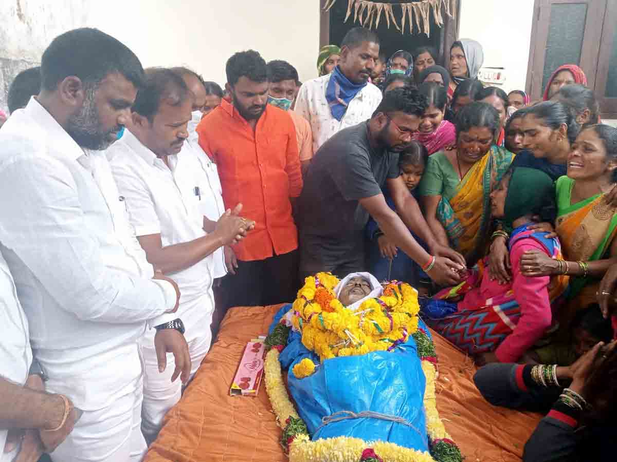 Crime : చికిత్స పొందుతూ టీఆర్‌ఎస్ యువ నాయకుడు మృతి..