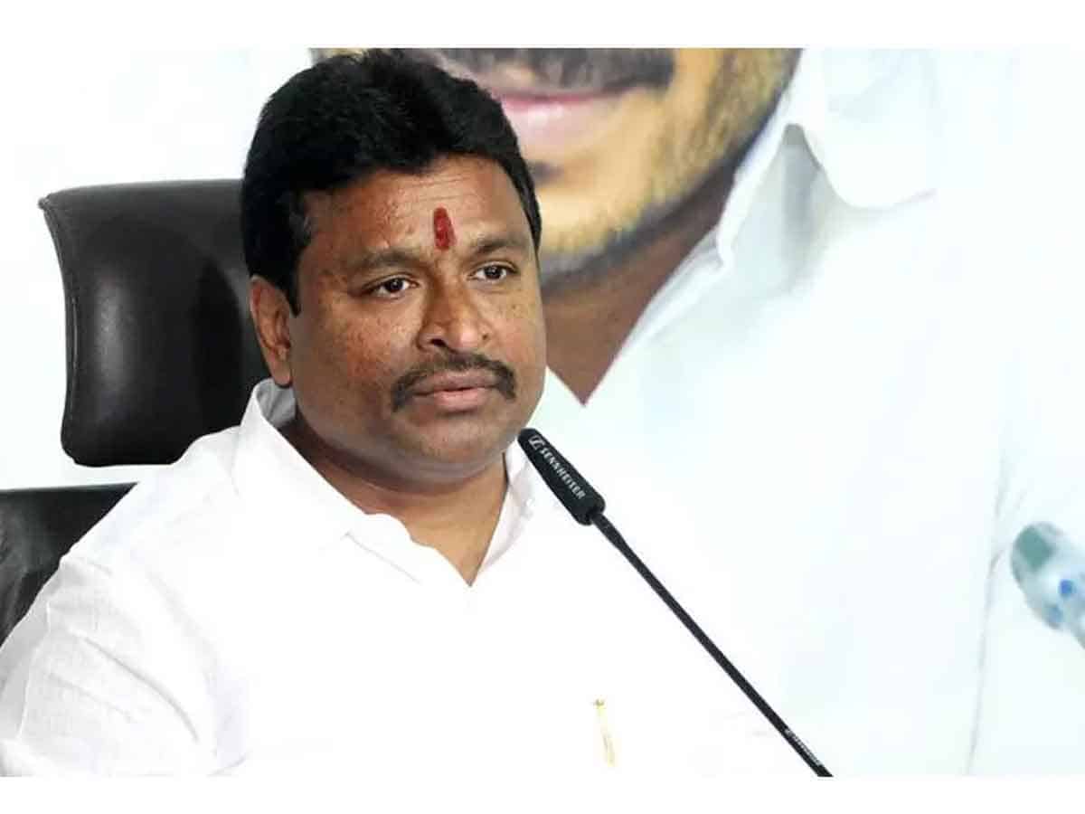 చంద్రబాబు తప్పుడు డైరెక్షన్‌లో రాధా వెళ్లొద్దు : మంత్రి వెల్లంపల్లి