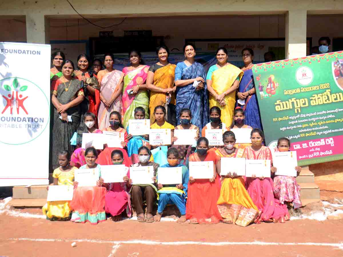 students : విద్యార్థులు పోటీ తత్వంతో ముందుకు సాగాలి..