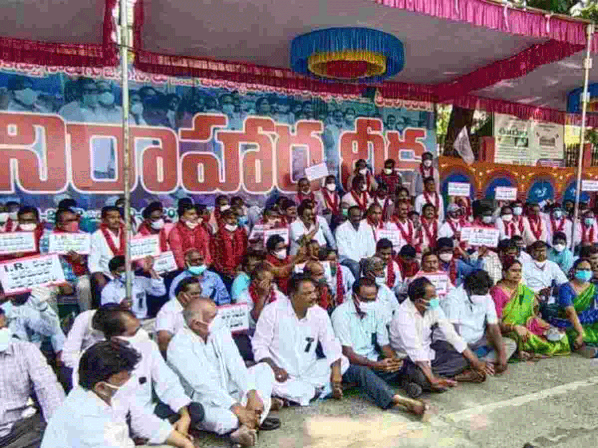 ఏపీలో ఉద్యోగులపై క్రమ శిక్షణా చర్యలు షురూ..!