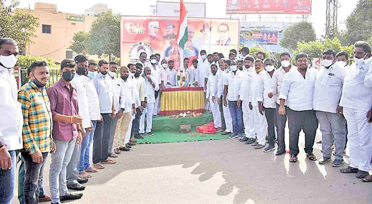 మువ్వన్నెల మురిపెం