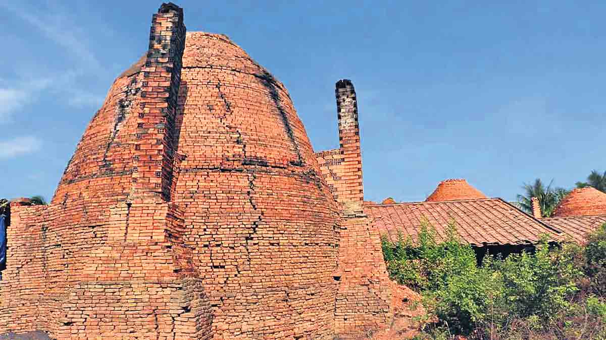 వాస్తు l మాది ఇటుకల వ్యాపారం. ఊరికి దూరంగా ఉంటాం. ఇల్లు, బట్టీ వాస్తు ప్రకారం ఎలా నిర్మించుకోవాలి?