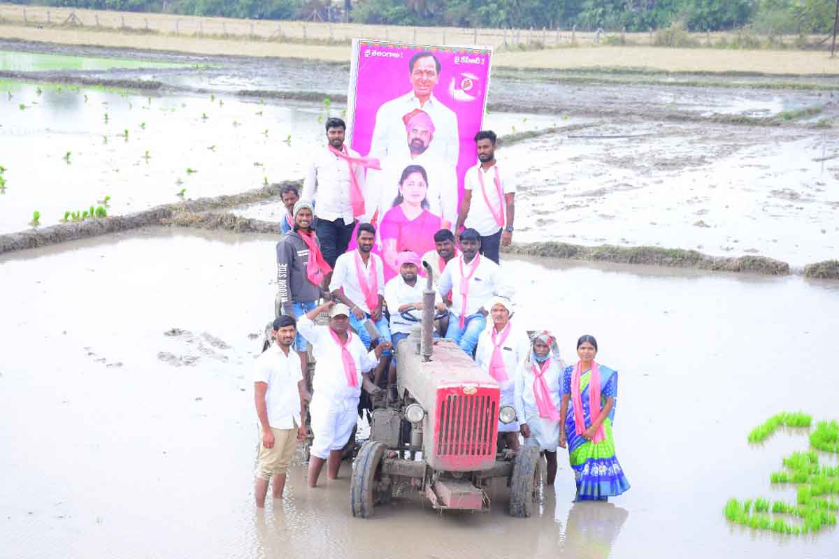 కదిలింది.. కర్షక రథం