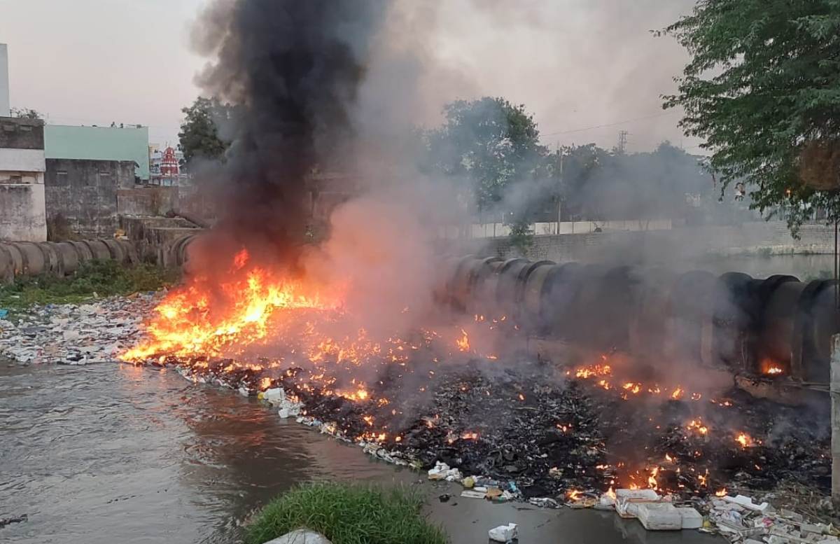 Fire on naala | కృష్ణానగర్‌ నాలాలో మంటలు..