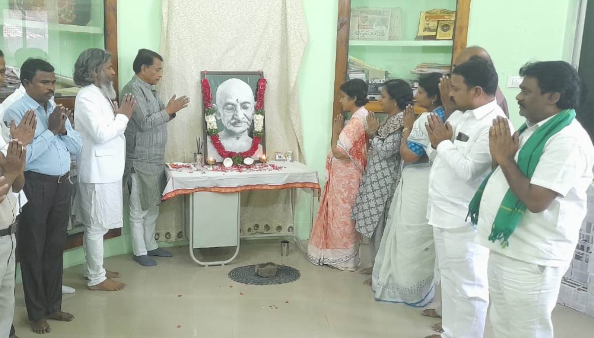 Gandhi Global Family | గాంధీజీ సిద్దాంతాలు..ఆశయాలను ప్రజల్లోకి తీసుకెళ్లాలి