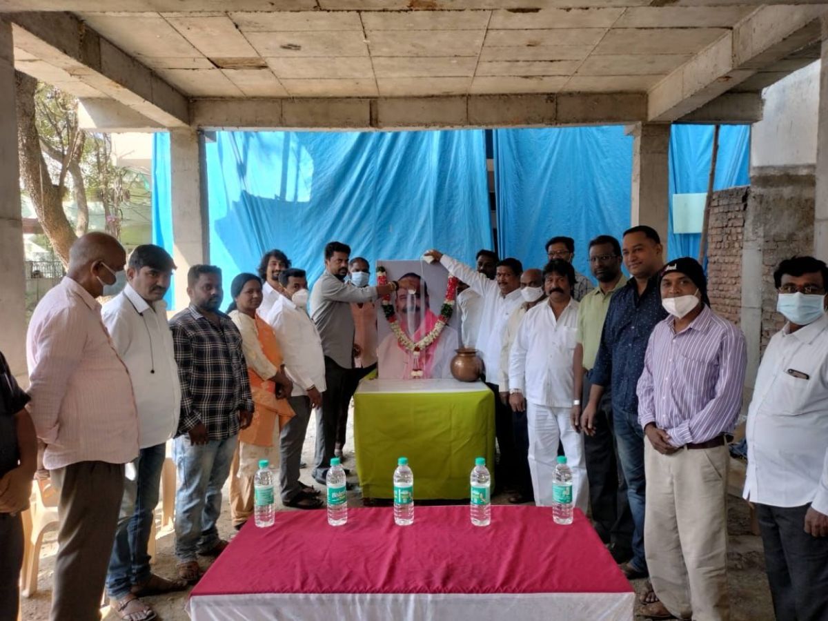 Nayini Narshimha Reddy | మాజీ మంత్రి నాయిని చిత్ర పటానికి క్షీరాభిషేకం