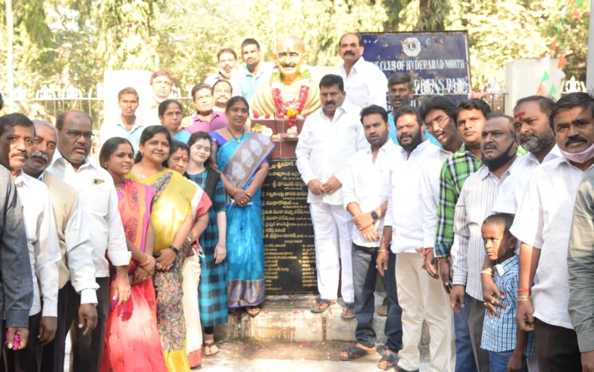 Mahatma gandhi | మహాత్ముడి అడుగుజాడలోనడవాలి