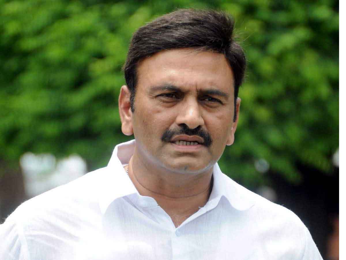 రఘురామకు ఏపీ సీఐడీ నోటీసులు.. పండుగ రోజే గుర్తొచ్చిందా అని ప్రశ్నించిన ఎంపీ