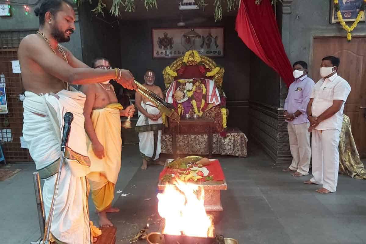 యాదాద్రీశుడికి విశేష పూజలు