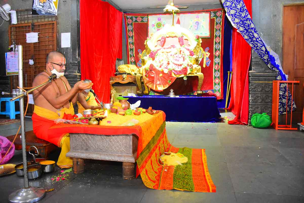 శాస్ర్తోక్తంగా నిత్యకల్యాణం స్వామి