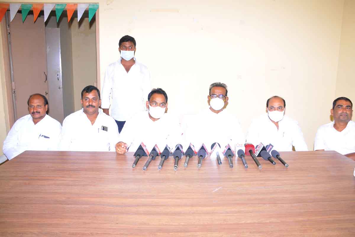 సీఎం కేసీఆర్‌ ధర్నాతోనే వ్యవసాయ చట్టాలపై కేంద్రం వెనక్కి