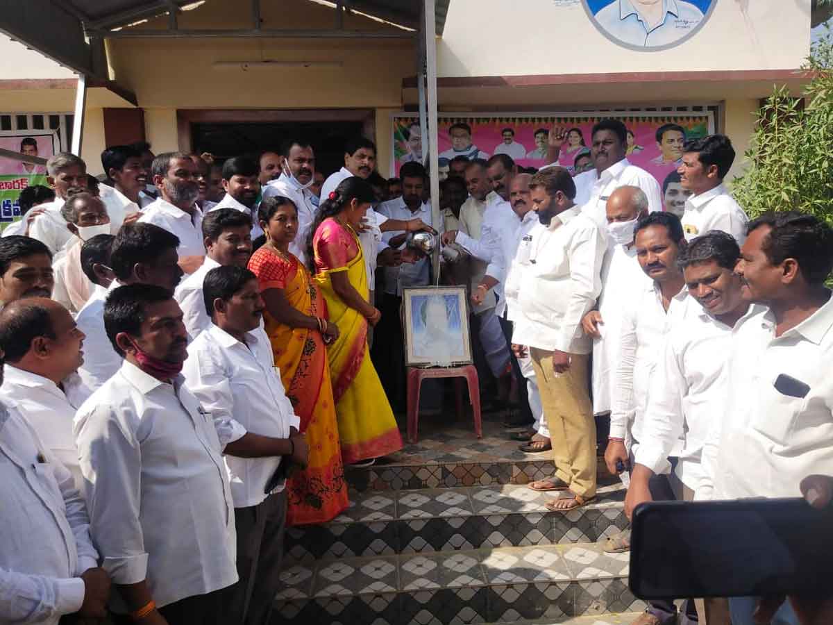 ఊరూవాడా.. సంబురాలు