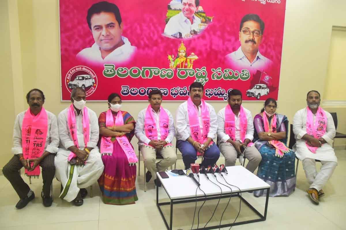 రైతుల నెత్తిన ఎరువు బరువు