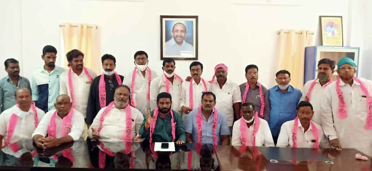 ఎరువుల ధరలను తగ్గించాలి