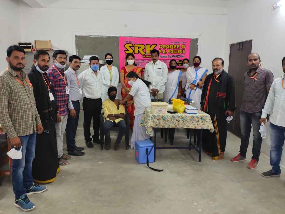 టీనేజర్లు తప్పనిసరిగా టీకా తీసుకోవాలి