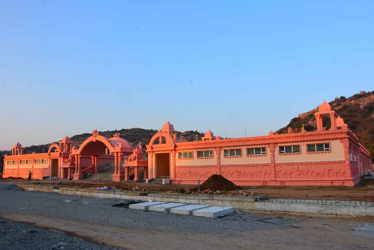 నారసింహ వైభవం నవ నిర్మాణ శోభితం