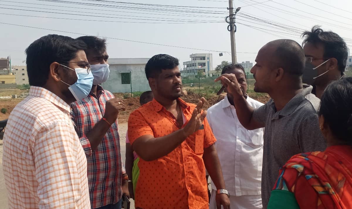 Road widening | ఉద్రిక్త‌త‌కు దారితీసిన రోడ్డు విస్తరణ