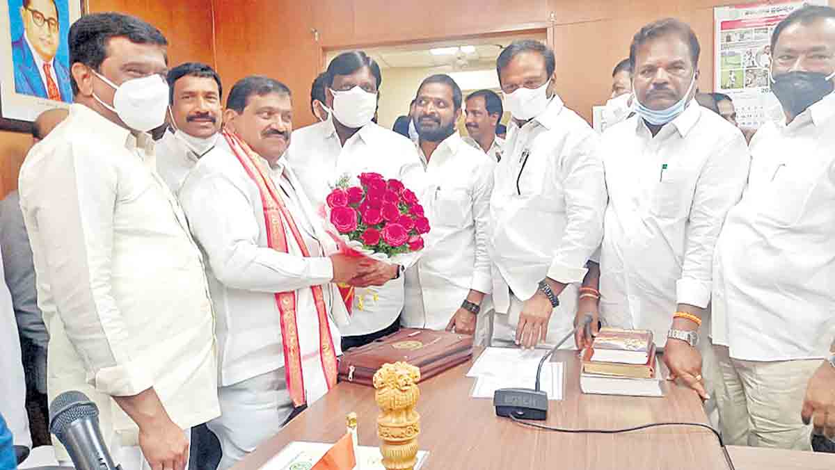 ఎమ్మెల్సీ మహేందర్రెడ్డికి శుభాకాంక్షలు వెల్లువ