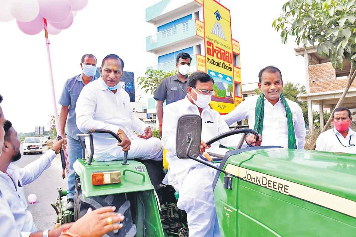 బీజేపీ వల్లే రైతులకు కష్టాలు