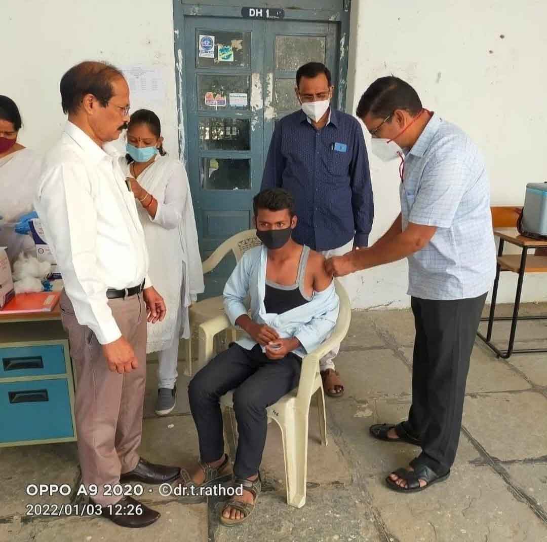 టీనేజర్లకు టీకా