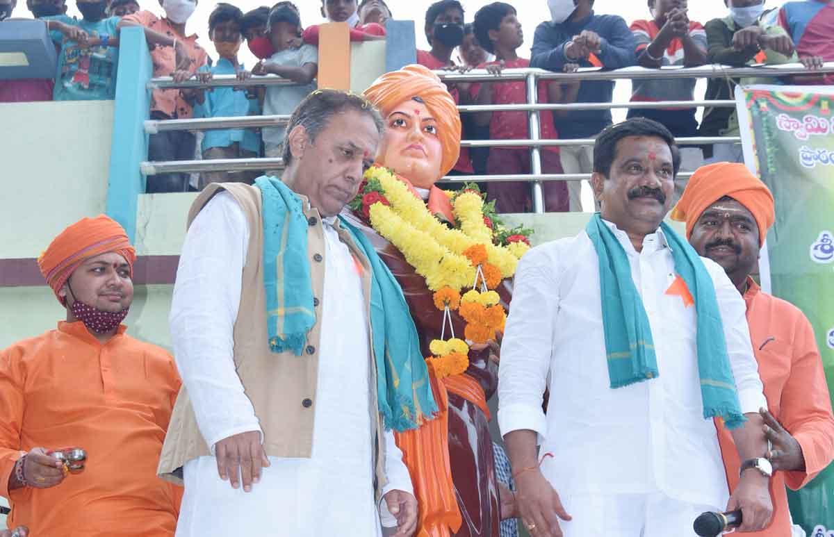 దేశ ఔన్నత్యాన్ని చాటిన మహనీయుడు వివేకానంద