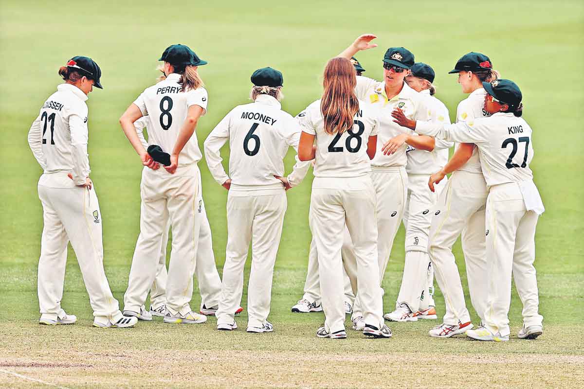 అమ్మాయిల అసమాన పోరాటం