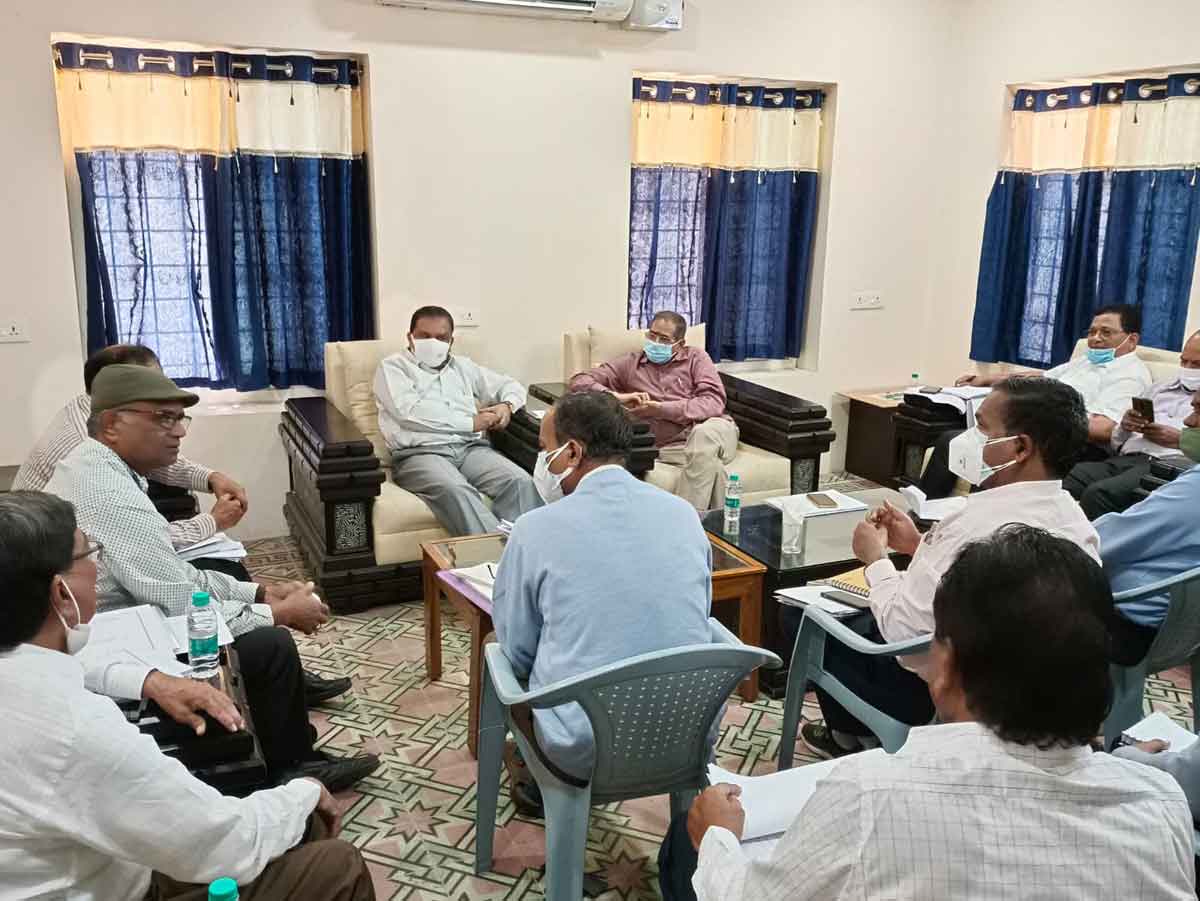 ప్రాజెక్టు పనులకు ఎస్టిమేషన్‌ పంపాలి