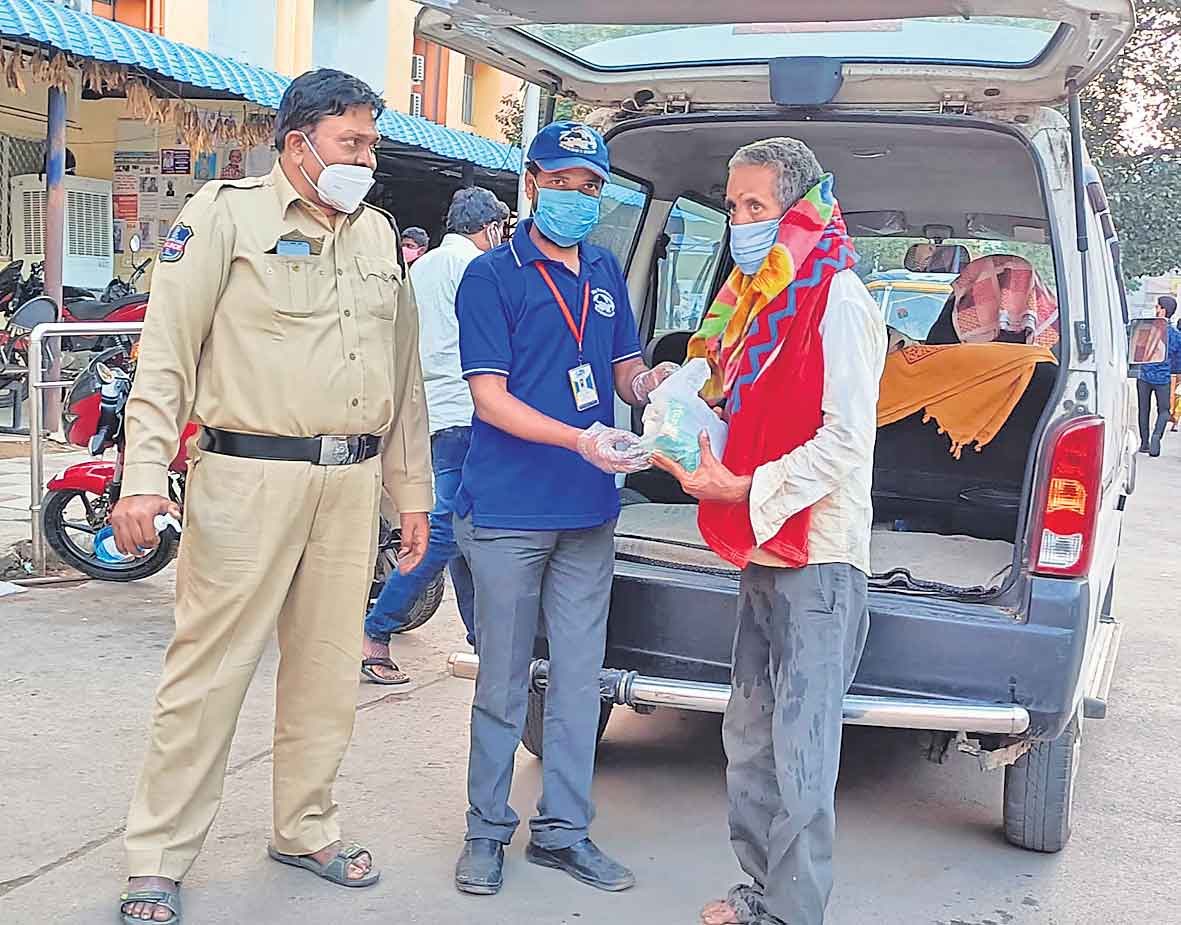 వయో వృద్ధుడికి స్కై చేయూత