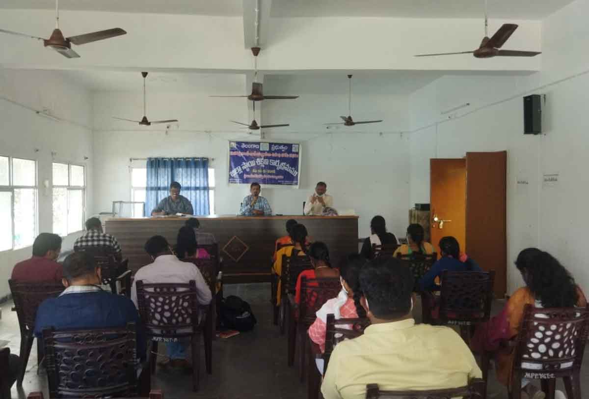 కూలీలకు ‘ఉపాధి’ కల్పించాలి