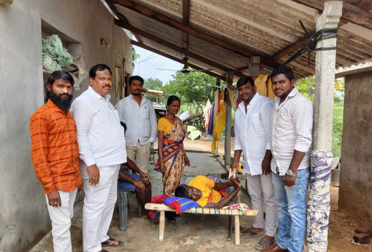 సమాజ సేవలో వీరమళ్ల కార్తీక్‌