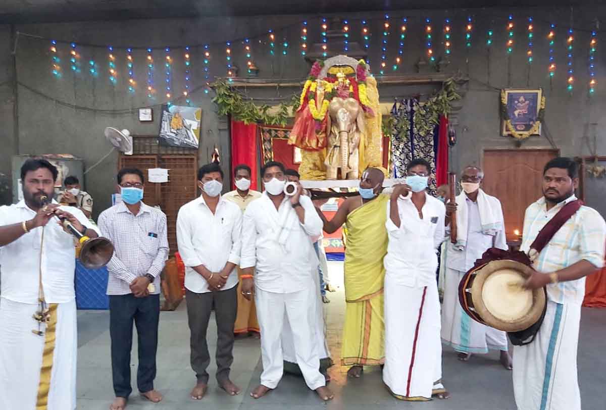 యాదాద్రిలో ప్రత్యేక పూజల కోలాహలం