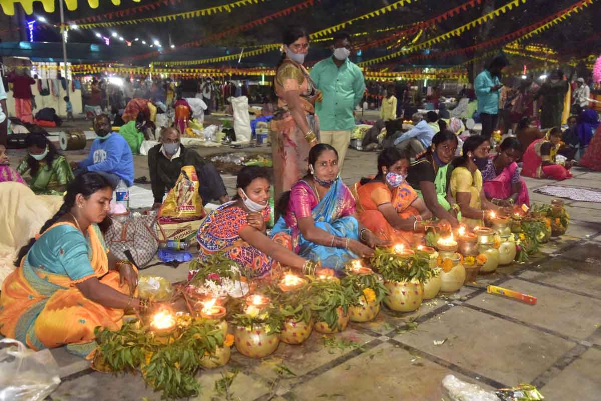 ధ్వజారోహణంతోబ్రహ్మోత్సవాలు షురూ..