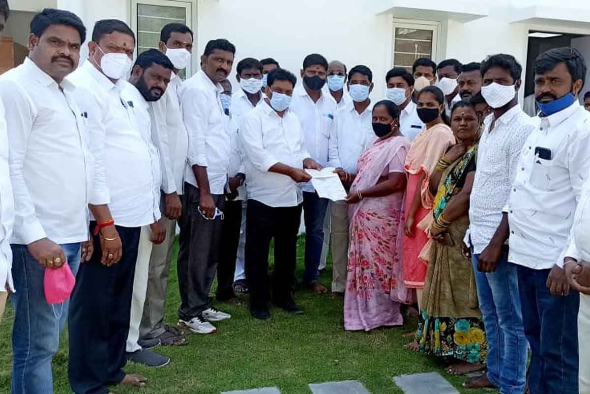 పార్టీ బీమాతో కార్యకర్తల కుటుంబాలకు ధీమా