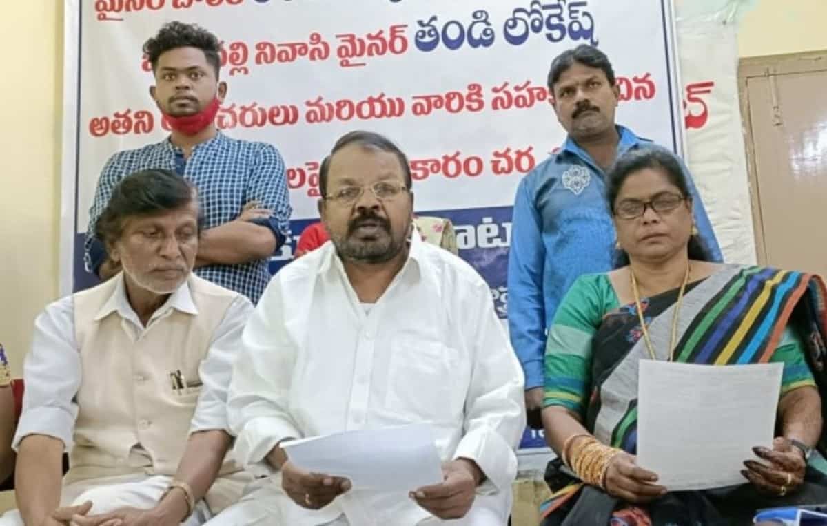 Minor married | మైన‌ర్ పెండ్లి చేసుకున్న మా కూతురును అప్ప‌గించండి