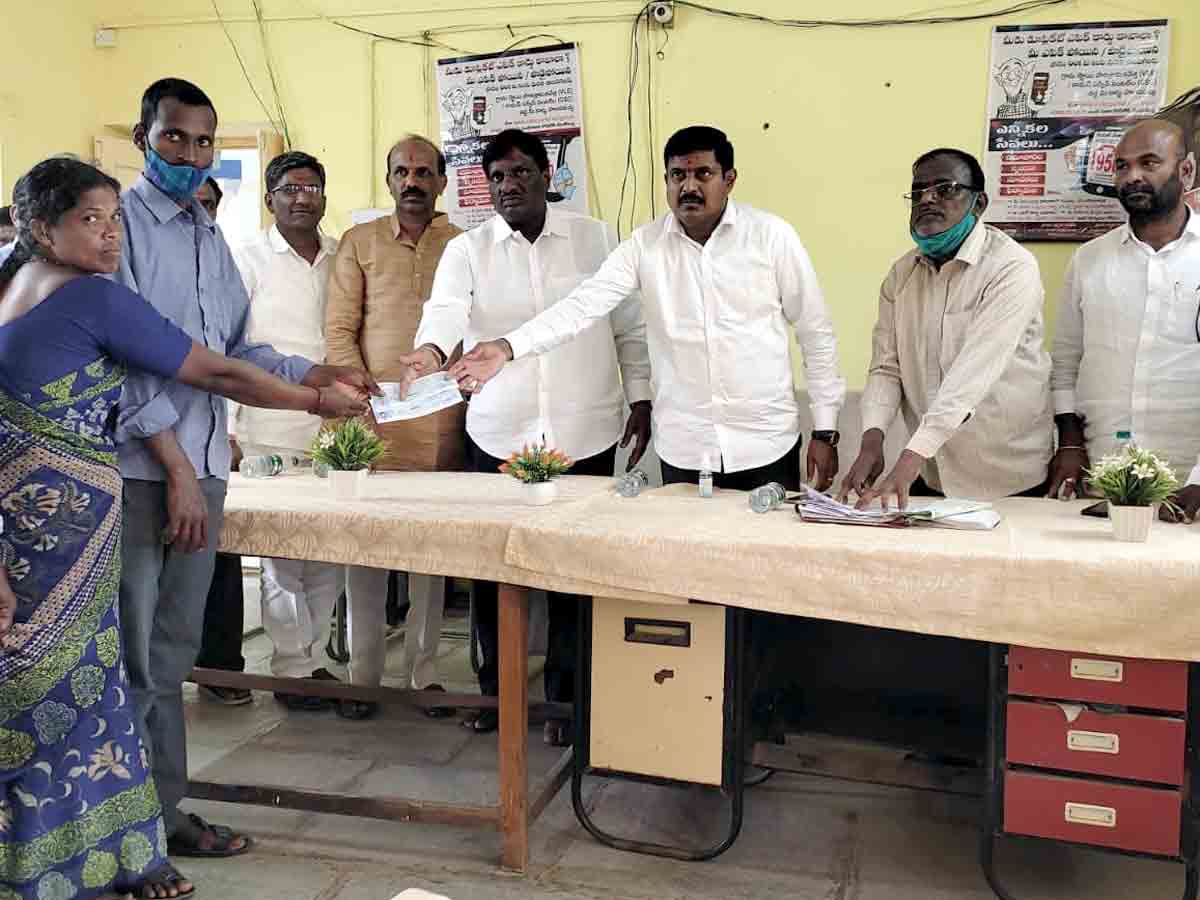 Vikarabad : ఆత్మహత్య చేసుకున్న కుటుంబానికి అండగా ప్రభుత్వం..