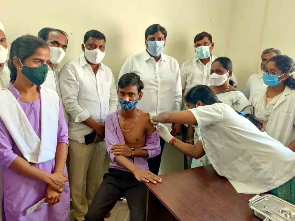 covid vaccine : టీనేజర్లందరు టీకాలు వేయించుకోవాలి.. ఎమ్మెల్యే కొప్పుల మహేశ్‌రెడ్డి
