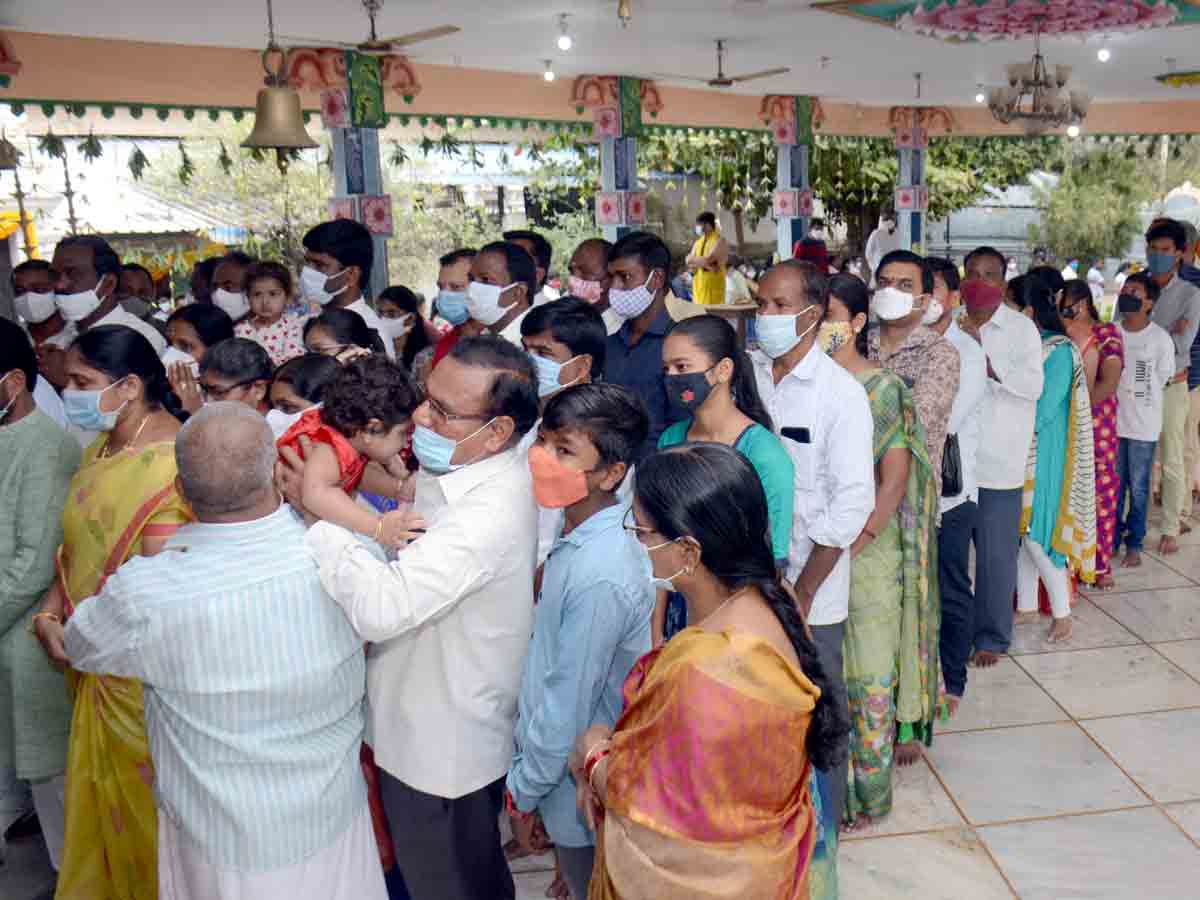 Vikarabad : భక్తులతో సందడిగా మారిన ఆలయాలు..