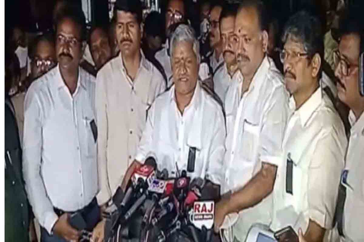 కోర్టుకు హాజరు కావాలని ఉద్యోగ సంఘాల నేతలకు ఏపీ హైకోర్టు ఆదేశం..